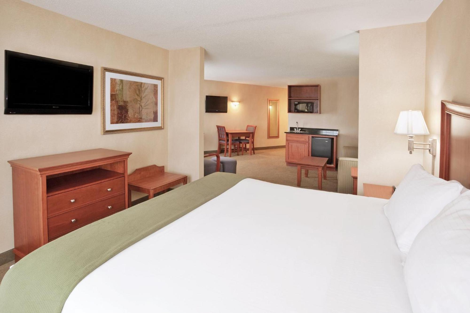 Express & By Ihg 3* Auburn Hills