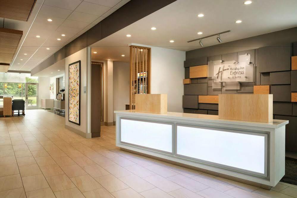 Hotel Express & By Ihg Auburn Hills